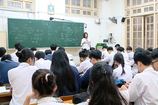 Thầy trò căng mình chuẩn bị cho kỳ thi tốt nghiệp THPT 2025