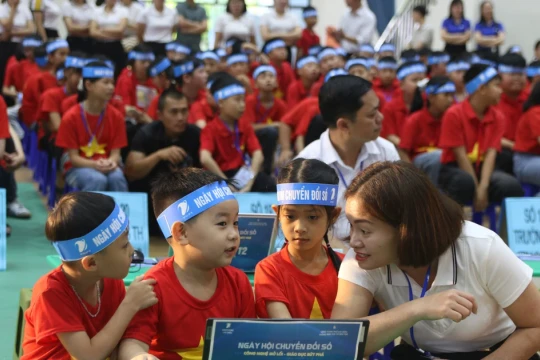 Sôi động Ngày hội chuyển đổi số ngành Giáo dục Lai Châu