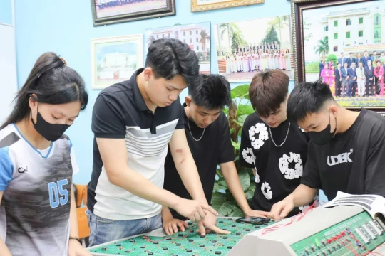Tăng tốc đào tạo nhân lực bán dẫn chất lượng cao