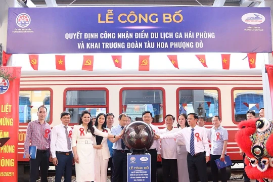 Tàu hạng sang 'Hoa Phượng đỏ' khai trương dịp kỷ niệm 70 giải phóng Hải Phòng