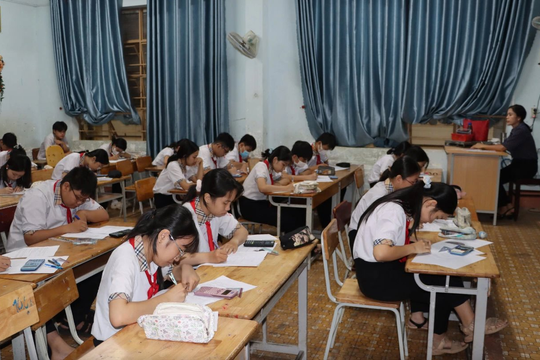 Bình Phước: Hơn 600 học sinh lớp 8 phải thi lại môn toán do...lộ đề