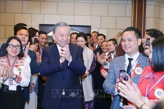 Tổng Bí thư Tô Lâm và Phu nhân gặp gỡ cộng đồng người Việt tại Liên bang Nga