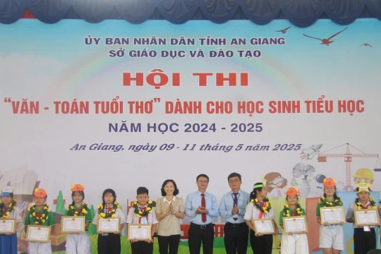 An Giang trao thưởng Hội thi "Văn – Toán tuổi thơ" dành cho học sinh tiểu học