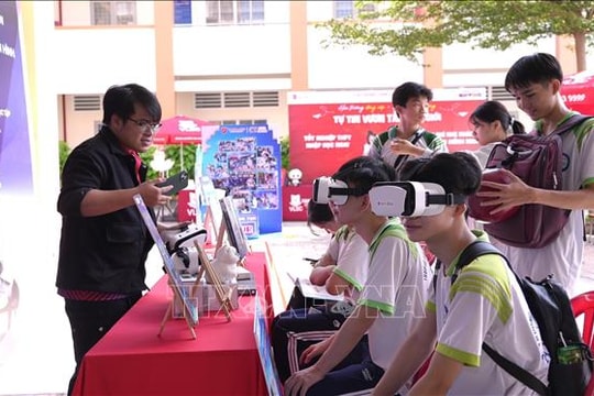 Hướng nghiệp cho gần 1.500 học sinh lựa chọn được ngành nghề phù hợp