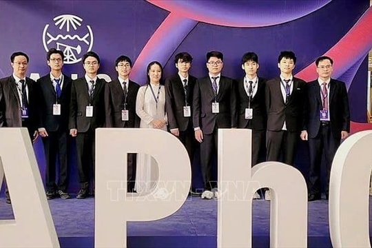 Học sinh Việt Nam đạt thành tích vượt trội tại Olympic Vật lý Châu Á (APhO) 2025