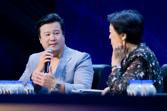 Lo ngại một thế hệ trẻ nói trơn tru 'hello' nhưng không biết 'chào'