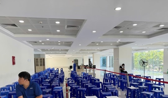 Trung tâm hành chính công Hà Nội bất ngờ 'vắng khách' ngày đầu tuần