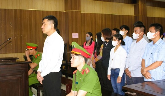 30 bị cáo vắng mặt trong vụ xét xử đưa, nhận hối lộ lớn nhất ở Thanh Hóa