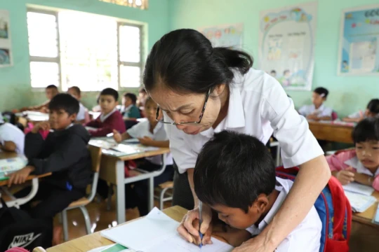 Truy thu phụ cấp vượt quy định ở Đắk Lắk: Giáo viên mong được 'trả góp'