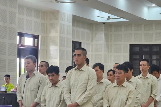 13 người trong đường dây sản xuất, buôn bán SGK giả lĩnh án tù