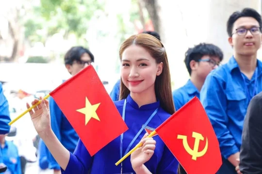 Hòa Minzy được tuyên dương Thanh niên tiên tiến làm theo lời Bác