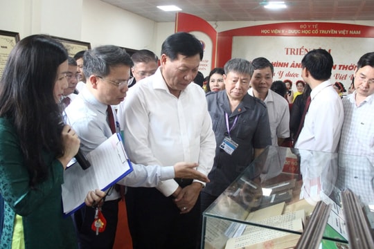 Triển lãm ‘Những hình ảnh dấu ấn thời gian- tinh hoa Y, Dươc học cổ truyền Việt Nam’