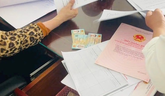 Phí làm sổ đỏ tăng thế nào khi sáp nhập tỉnh thành và thay đổi bảng giá đất hàng năm?