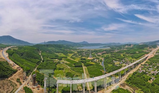 Diện mạo cầu vượt thung lũng trên cao tốc qua Hà Tĩnh sắp thông xe