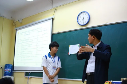 Giao quyền cấp bằng tốt nghiệp THPT cho Hiệu trưởng cần điều kiện kèm theo