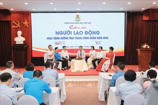 Tôn vinh người lao động tiêu biểu trong các trường học