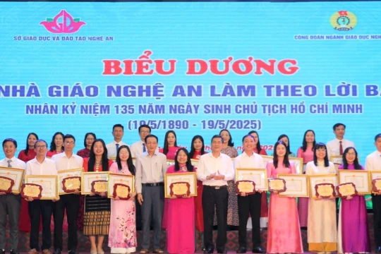 Biểu dương 135 nhà giáo Nghệ An làm theo lời Bác