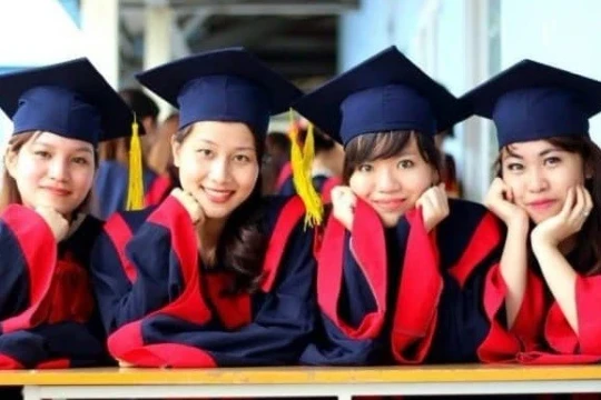 Đi làm sớm, tốt nghiệp muộn