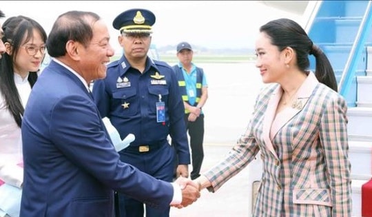 Thủ tướng Thái Lan đến Nội Bài, bắt đầu thăm chính thức Việt Nam