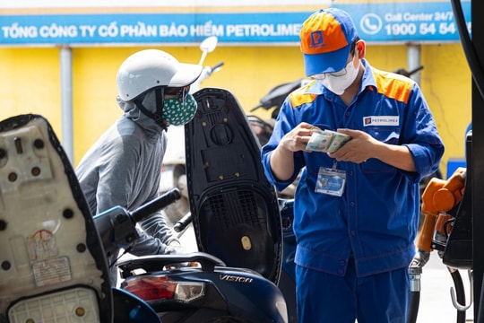 Giá xăng tăng hơn 400 đồng/lít sau hai lần giảm liên tiếp