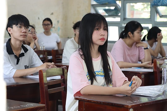Đề thi thử môn Toán lớp 10 quận Long Biên năm 2025