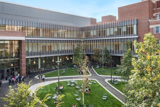 Giảng viên Harvard tự nguyện giảm lương