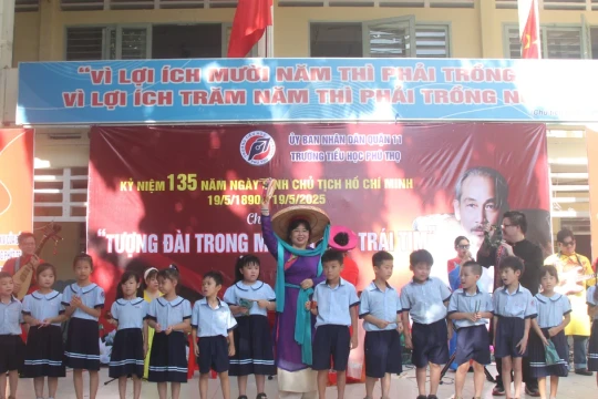 Sôi nổi văn nghệ kỷ niệm 135 ngày sinh nhật Bác Hồ tại trường tiểu học