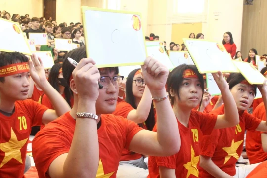 Sôi động từ Cuộc thi Rung Chuông Vàng dành cho 'sinh viên Kinh Công'