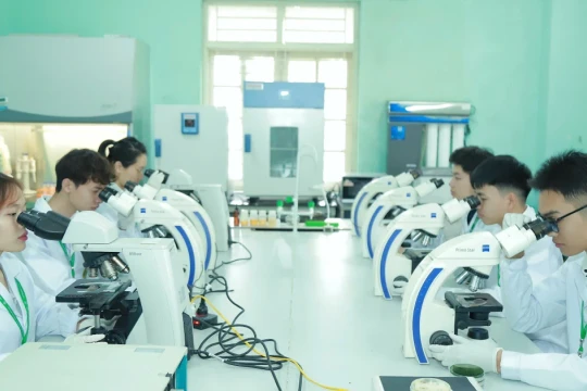 Nền tảng của giáo dục đại học là khoa học công nghệ