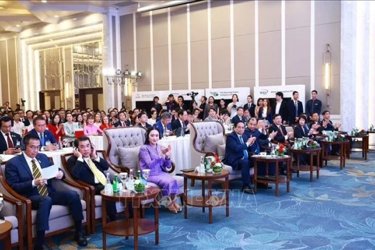 Hai Thủ tướng Phạm Minh Chính và Paetongtarn Shinawatra đồng chủ trì Diễn đàn doanh nghiệp Việt Nam-Thái Lan