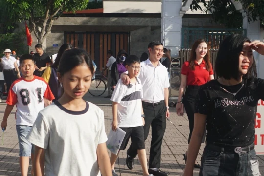 Hơn 1.000 học sinh kiểm tra đánh giá năng lực vào trường THCS 'hot' ở Hà Tĩnh
