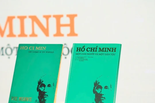 Hành trình từ Italy đến Việt Nam của cuốn sách tranh về Chủ tịch Hồ Chí Minh