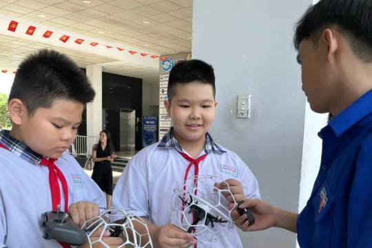Xây dựng hệ sinh thái đào tạo drone trong trường học