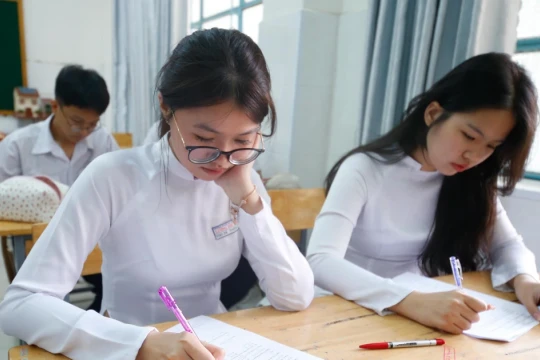 Xác định loại thể trong quá trình đọc - hiểu văn bản văn học