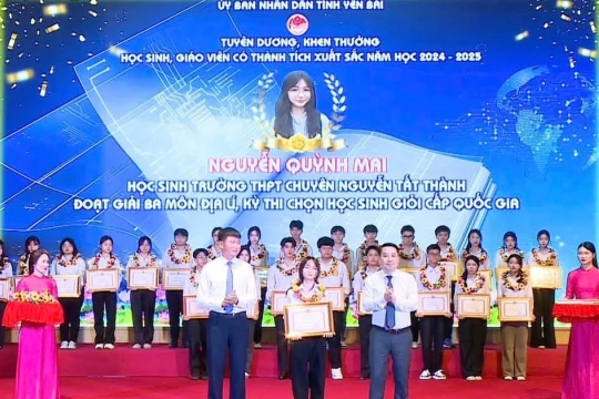 Yên Bái tuyên dương 218 giáo viên và học sinh có thành tích xuất sắc