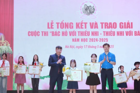 Trao giải Cuộc thi Bác Hồ với thiếu nhi - Thiếu nhi với Bác Hồ năm học 2024-2025