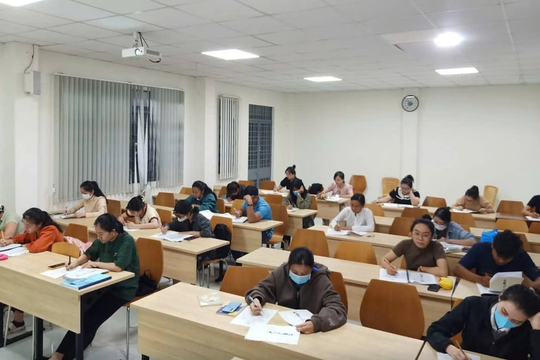 Một trung tâm dạy 'chui' tiếng Trung trong trường công lập tại Bến Tre