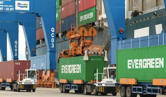 Được cán bộ hải quan tiếp tay, hơn 1.800 tỉ đồng hàng lậu "tuồn" qua đường chính ngạch