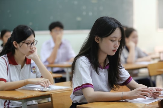 Học sinh dùng AI để ôn thi tốt nghiệp THPT, bỏ tiền mua sự yên tâm