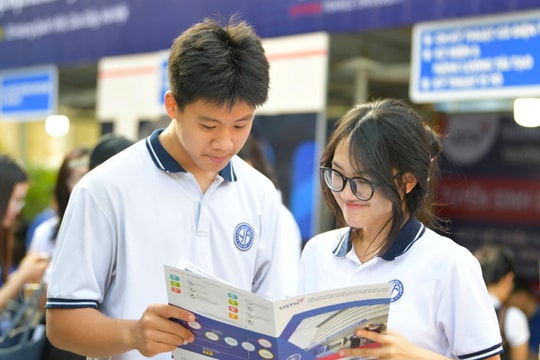 Bộ GD-ĐT lý giải chuyện học sinh đạt 8 điểm Toán mới được học vi mạch bán dẫn