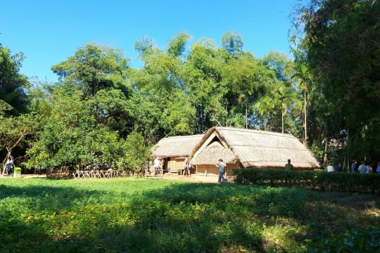 Quê hương nâng bước chân Người!