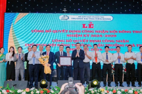 Trường ĐH Kiên Giang công bố Hội đồng trường, lãnh đạo trường nhiệm kỳ 2024-2029