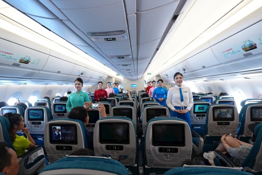 “Hành trình ký ức” tái hiện lịch sử đồng phục tiếp viên Vietnam Airlines
