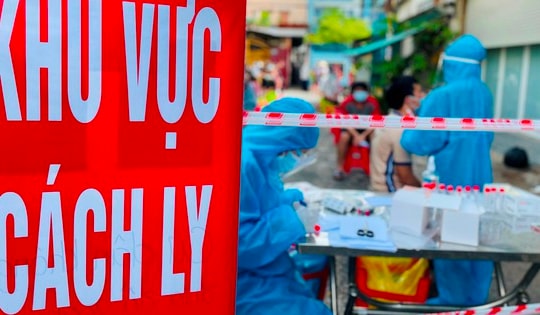 COVID-19 là bệnh truyền nhiễm nhóm B, có cần cách ly?