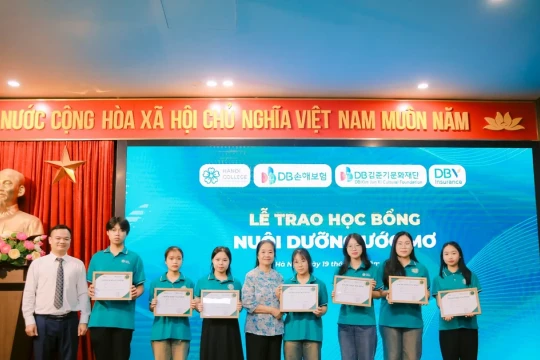 Nuôi dưỡng ước mơ cho sinh viên vượt khó học giỏi