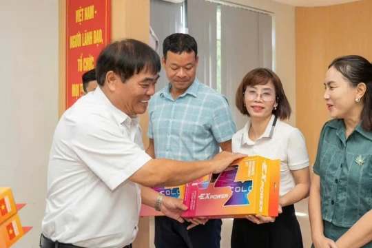 Đà Nẵng tặng vợt và bóng Pickleball cho 121 trường học