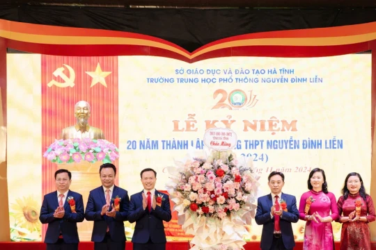 Dẫn đầu bằng gương mẫu, bứt phá bằng đổi mới