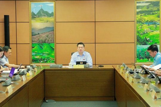 Tránh tình trạng 'miễn học phí nhưng tăng thu khác'