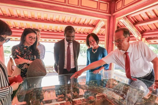 Giám đốc Trung tâm Di sản thế giới thăm Quần thể di tích cố đô Huế