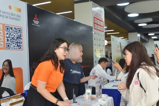 45 doanh nghiệp nước ngoài tuyển lao động tại HUTECH International Job Fair 2025